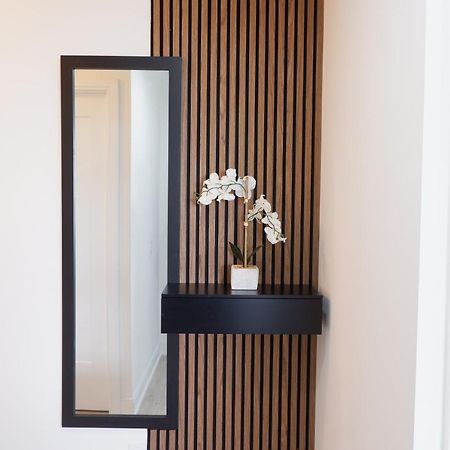 Modern Luxury Waterfront Condo Mississauga Exterior photo