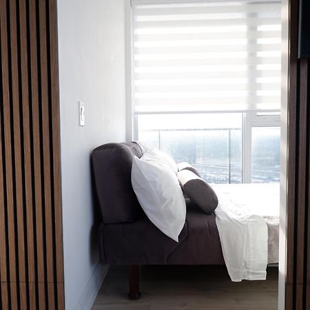 Modern Luxury Waterfront Condo Mississauga Exterior photo