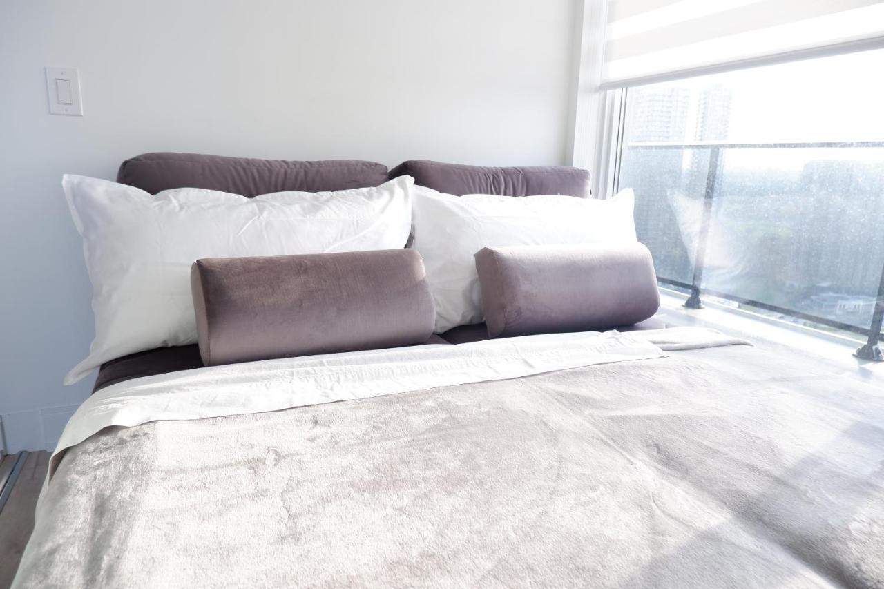 Modern Luxury Waterfront Condo Mississauga Exterior photo
